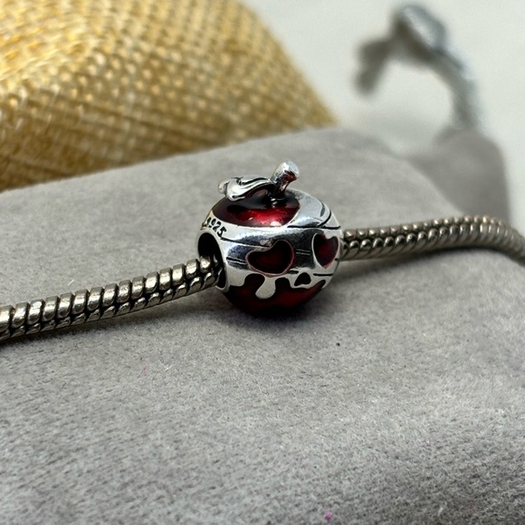 Sterling silver poison apple Snow White dwarfs red heart eyes charm bead - Picture 2 of 7